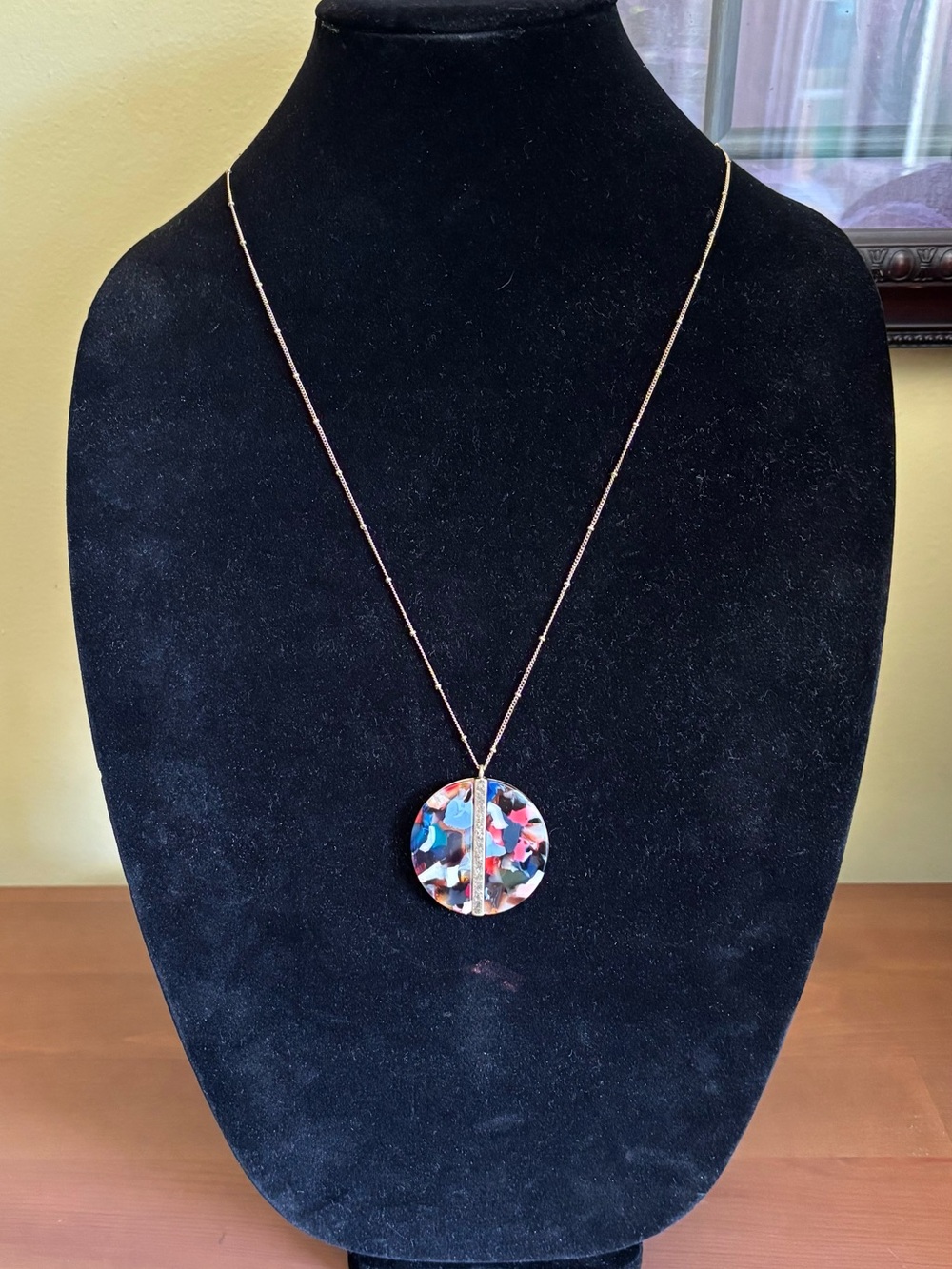 Elegant Multicolor Round Pendant Necklace